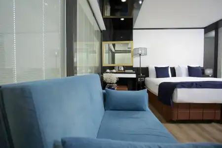 The Hera Platinum - 18