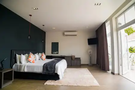 White Boutique and Residences - 40