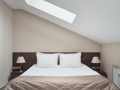 Дипломат - 102