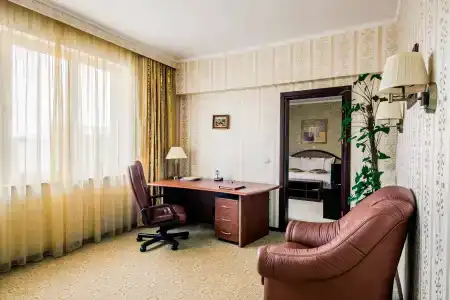 Hotel - 81