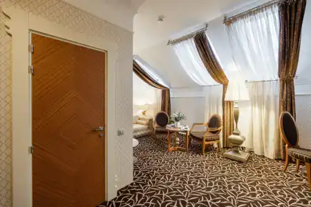 Dvor Podznoyeva Main Building - 82