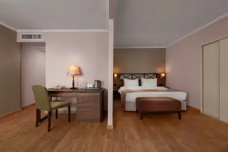 Ani Plaza - 32