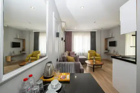 The Marions Suite - 180