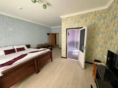 Qamar - 8