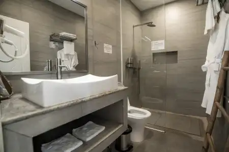 White Boutique and Residences - 14