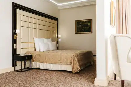 7 Avenue and SPA - 73