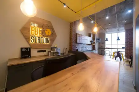 Bee Station - Hostel - 24