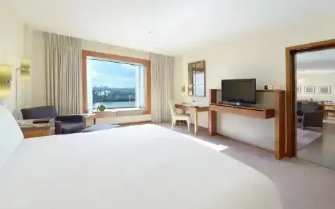 Canary Riverside Plaza - 1