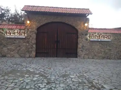 Garni HinYard - 1