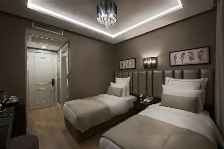 Le Petit Palace - 26