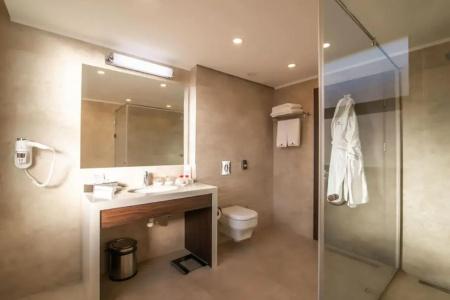 Ramada & Suites by Wyndham - 12