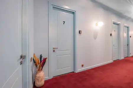 HB Freeze Inn - 9