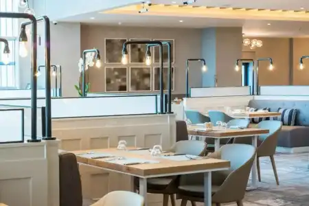 Holiday Inn & Suites - Festival City Mall, an IHG - 13