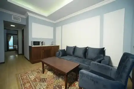 Boulevard - 8