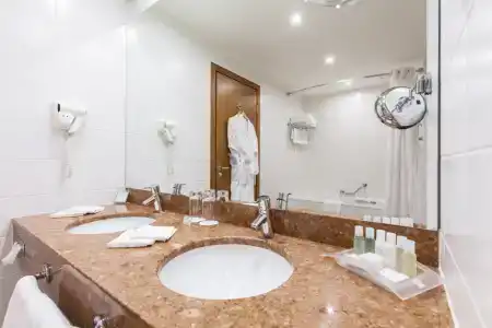 Holiday Inn, an IHG - 79