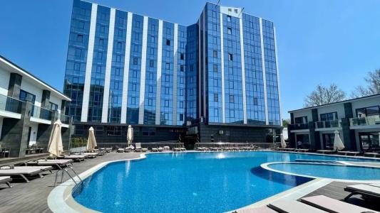 Grand Sapphire - 1