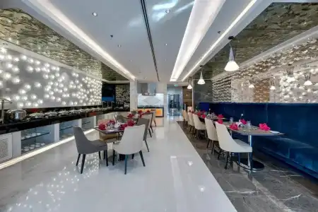 Royal Continental Suites Business Bay - Deluxe Apartments - 12