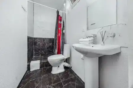 Yazon Tourist base - 81