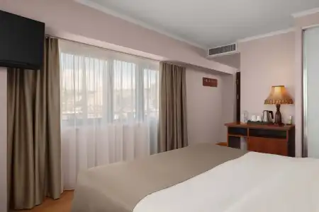 Ani Plaza - 31