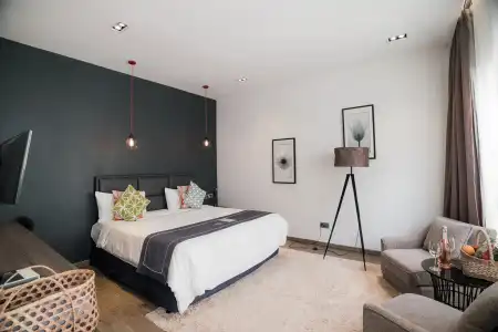 White Boutique and Residences - 11