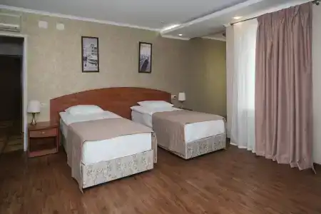 Pioner Lyuks - 100
