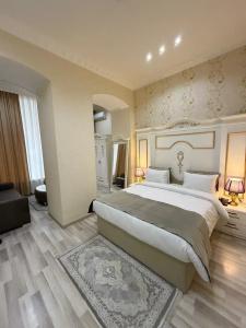 White Boutique Nizami - 20