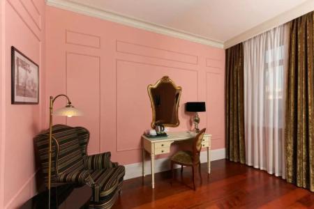 DOM Boutique by Authentics - 70