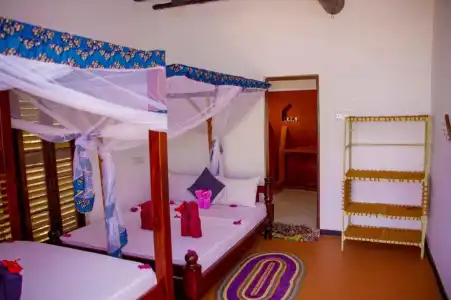 Zanzi Rest Bungalow - 36