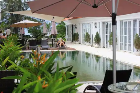 White Boutique and Residences - 4