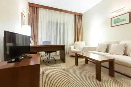 Holiday Inn, an IHG - 77