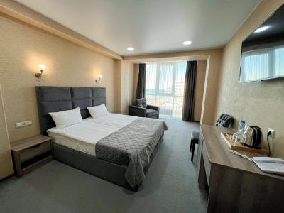 Grand Sapphire - 53