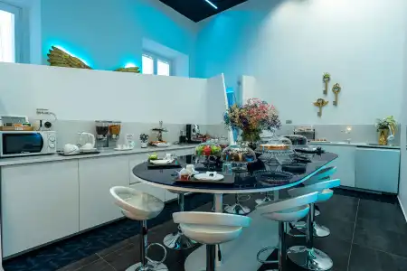 Bed&Breakfast Skyhouse Chiaia - 24