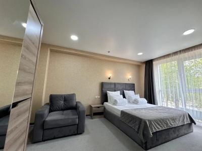 Grand Sapphire - 72