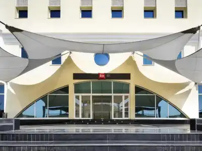Ibis Muscat - 0