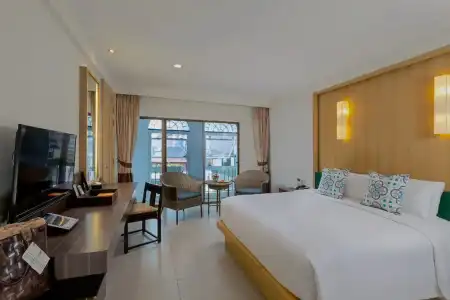 Sawaddi Patong Resort & Spa by Tolani - 38