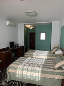 La Vie De Chateau - 221