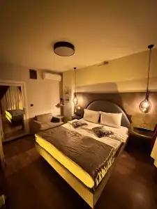 Corner Hot - 36