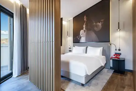 Radisson Red - 13
