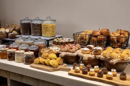 Hilton Garden Inn - 5