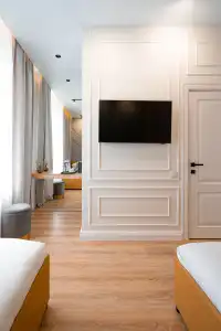 Suite - 25