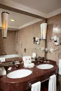 Crowne Plaza -, an IHG - 64