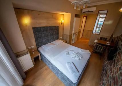 Royal Garden Suite - 25