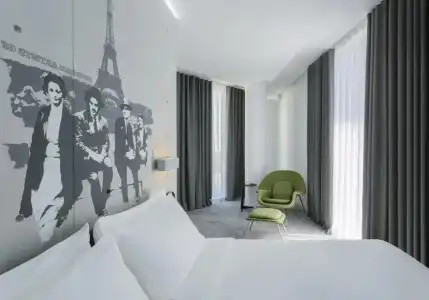 Golden Tulip Design - 8