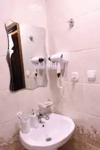 Al Bukhari Boutique Hostel - 9