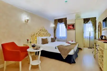 Edibe Sultan - 70