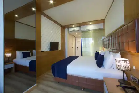 The Hera Platinum - 32