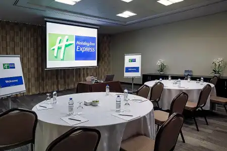 Holiday Inn Express Internet City, an IHG - 36