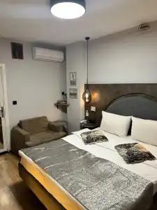 Corner Hot - 41
