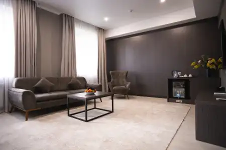 Resident Kazybek Bi - 25