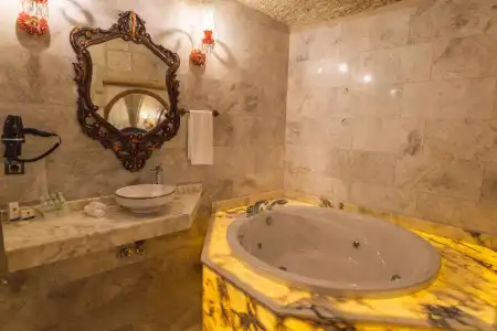 Solo Cave Suites - 112